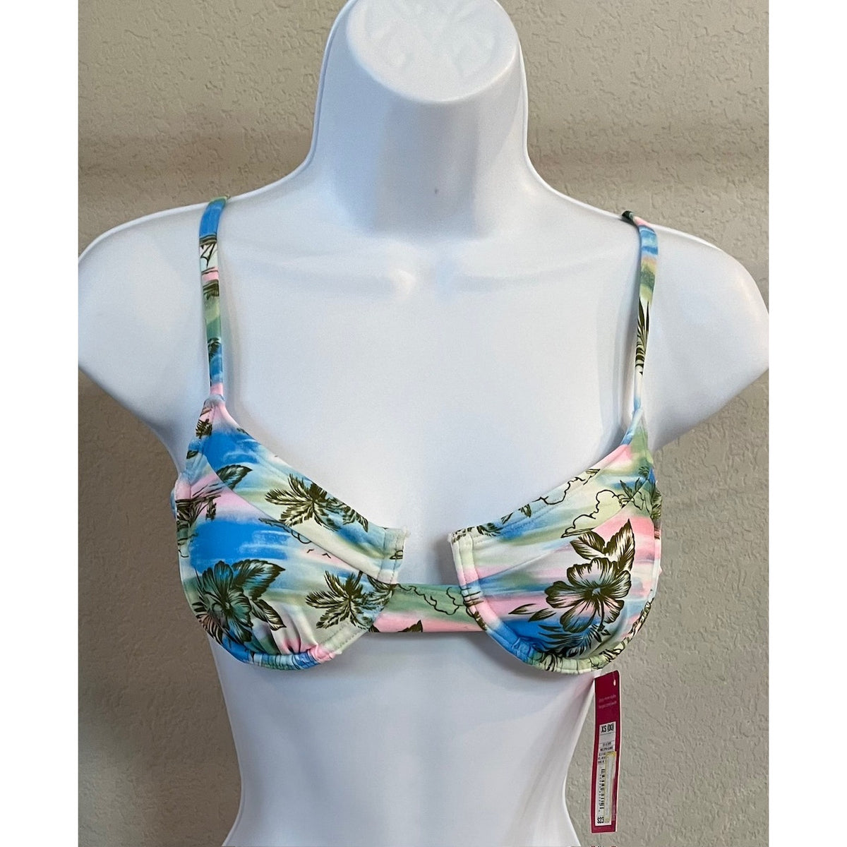 Womens Tropical Print Underwire Bikini Top - Xhilaration - XS (00)